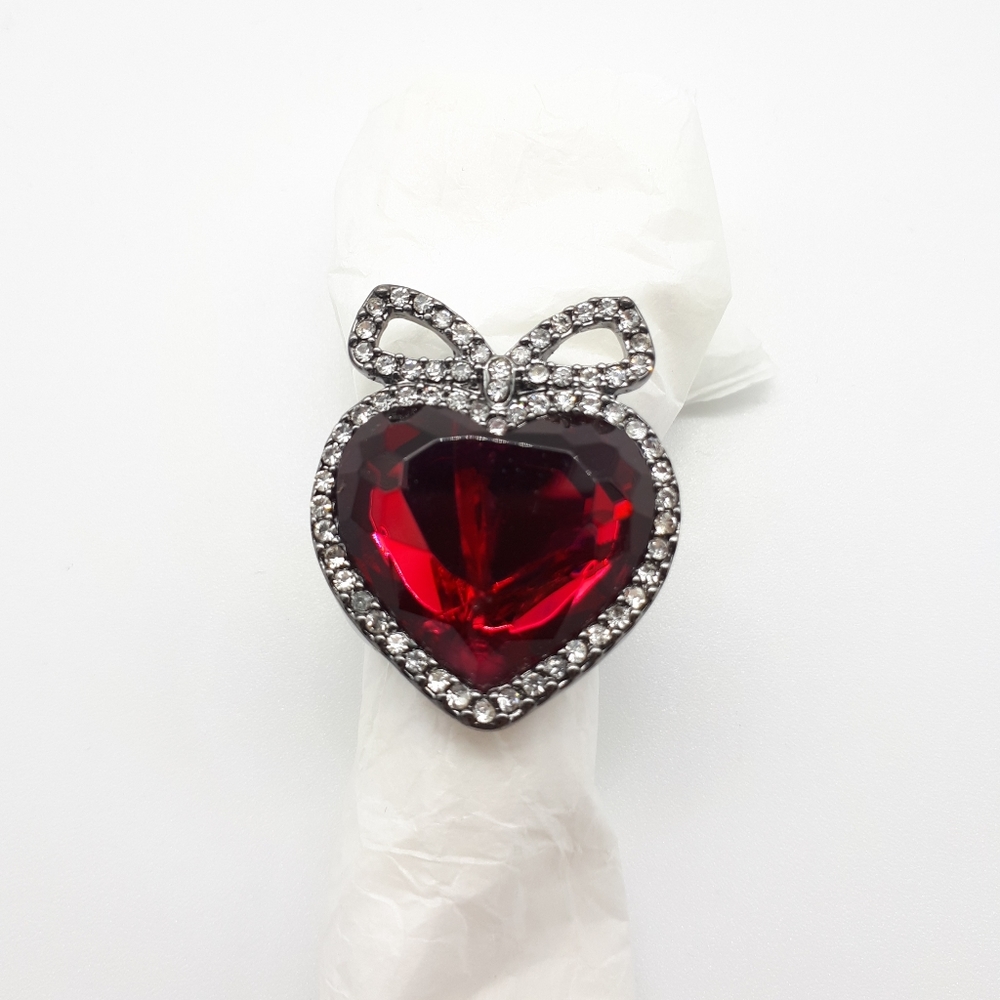 Red Heart statement ring - Picture 1 of 3